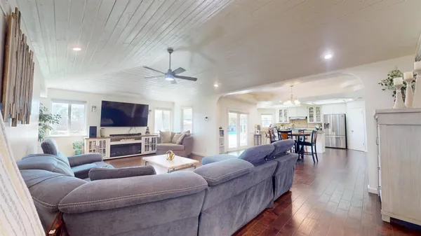 $1,048,000 | 8099 East Nees Avenue, Clovis, CA 93619