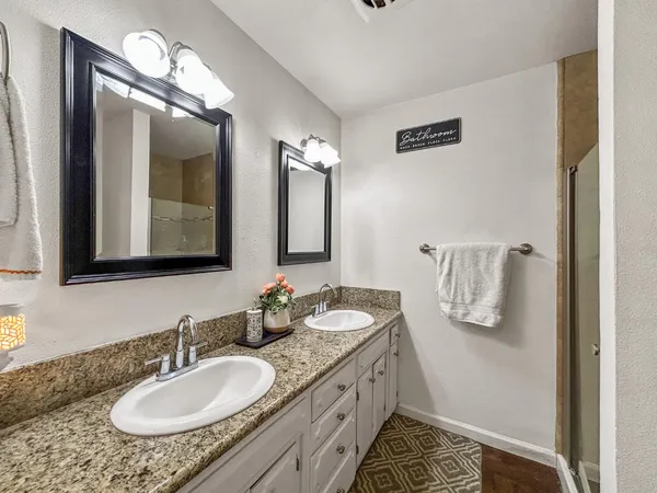 $1,048,000 | 8099 East Nees Avenue, Clovis, CA 93619