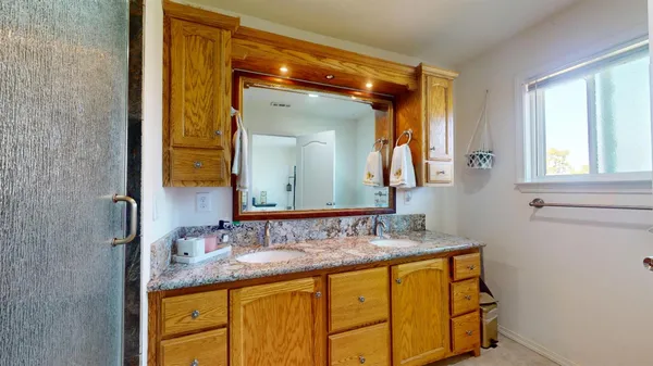 $1,048,000 | 8099 East Nees Avenue, Clovis, CA 93619