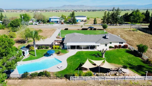 $1,048,000 | 8099 East Nees Avenue, Clovis, CA 93619