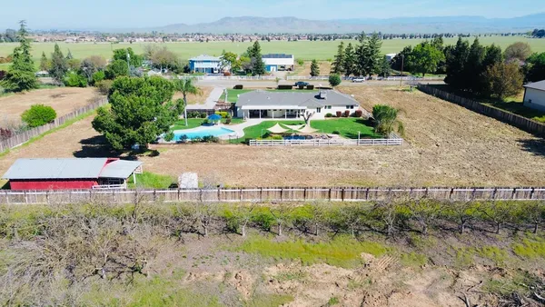 $1,048,000 | 8099 East Nees Avenue, Clovis, CA 93619