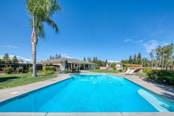 $1,048,000 | 8099 East Nees Avenue, Clovis, CA 93619