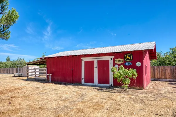 $1,048,000 | 8099 East Nees Avenue, Clovis, CA 93619