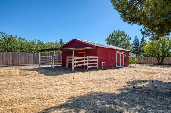 $1,048,000 | 8099 East Nees Avenue, Clovis, CA 93619