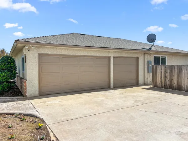 $1,048,000 | 8099 East Nees Avenue, Clovis, CA 93619