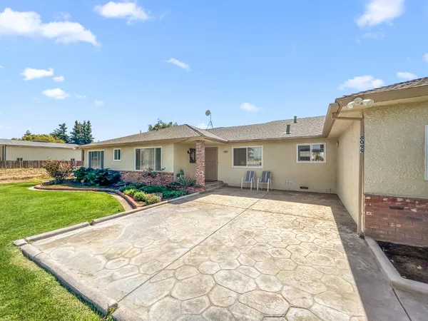 $1,048,000 | 8099 East Nees Avenue, Clovis, CA 93619
