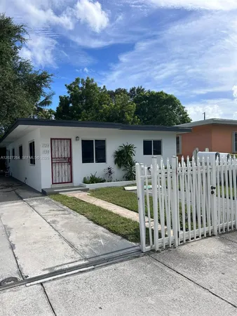 $2,150 | 1130 Northwest 76th Street, Unit 1130, Miami, FL 33150