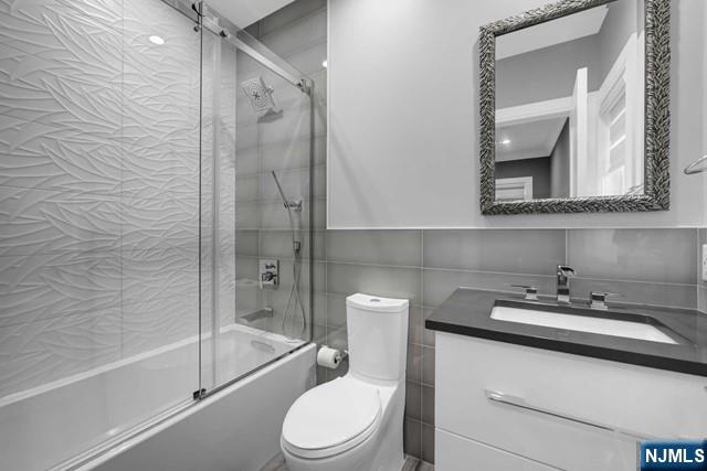 1234 River Road Edgewater, NJ 07020 - Photo 18 of 29 a bathroom with a sink toilet and shower