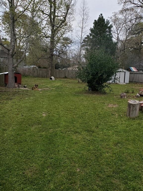 254 Maple Lane Conroe, TX 77304 - Photo 24 of 27 a backyard of a house with lots of green space