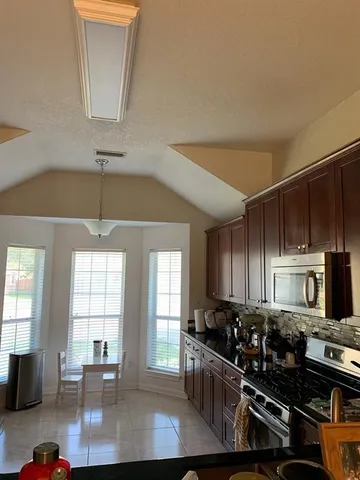 $1,750 | 254 Maple Lane, Conroe, TX 77304