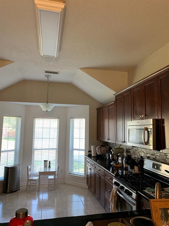 254 Maple Lane Conroe, TX 77304 - Photo 8 of 26