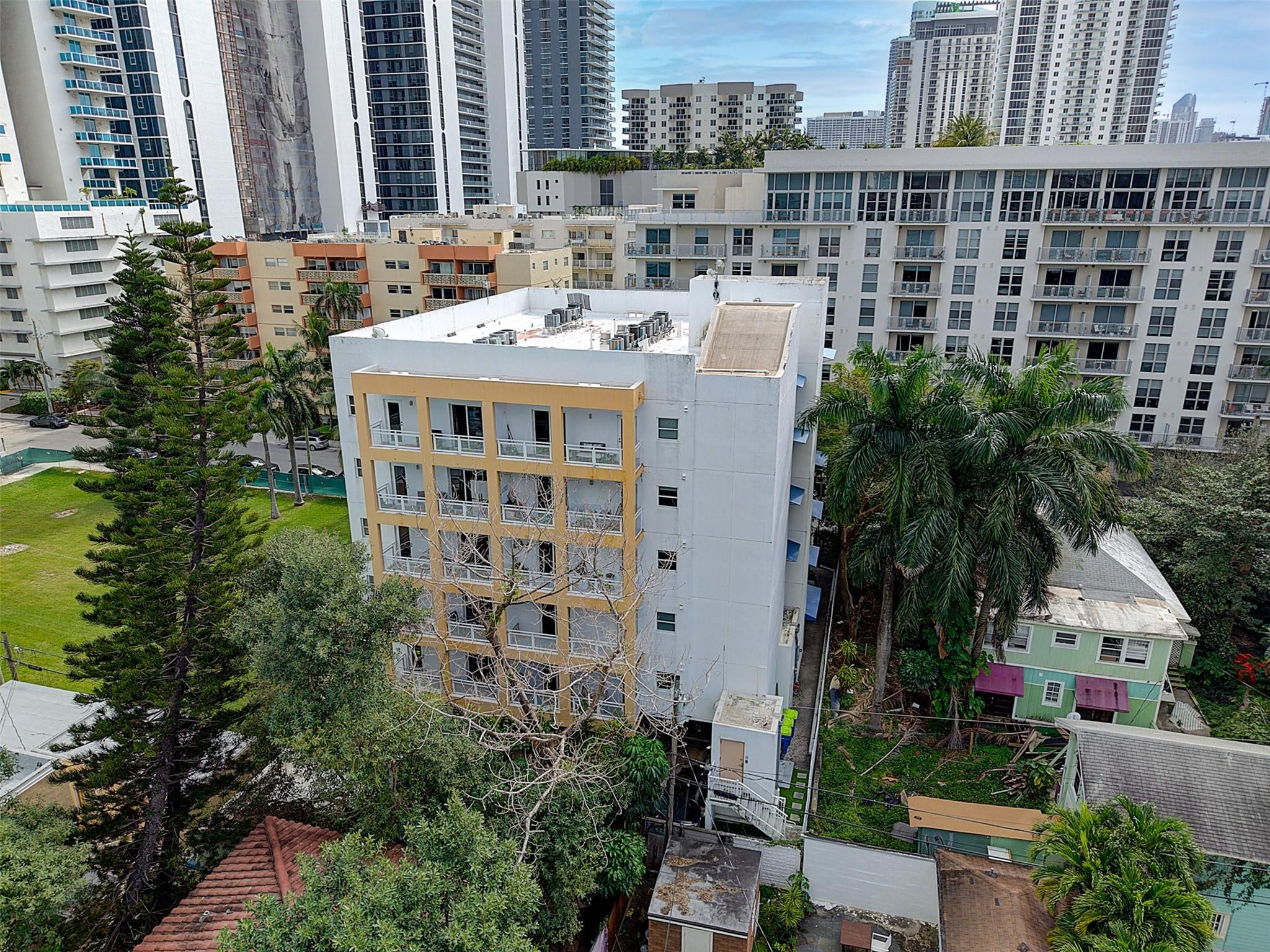 471 Northeast 25th Street, Unit 503 Miami, FL 33137 - Photo 28 of 29 a view of a multi story building