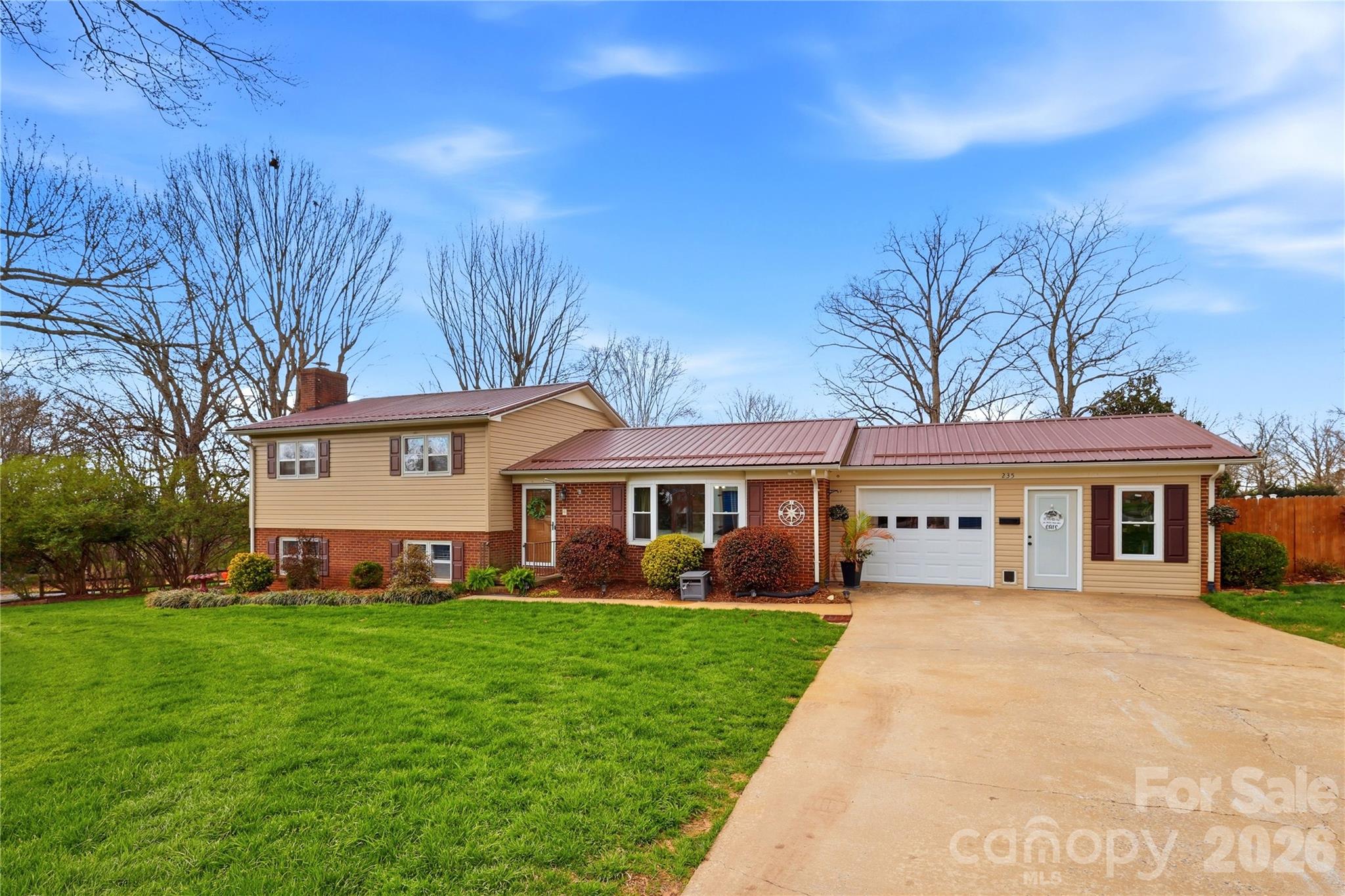 235 Havenhurst Road Hickory, NC 28601 - Photo 2 of 48