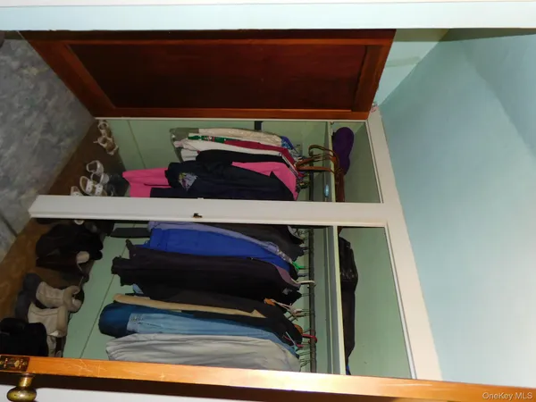 a view of utility room