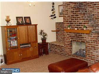 721 Dunmore Road Philadelphia, PA 19115 - Photo 4 of 12 Family Room