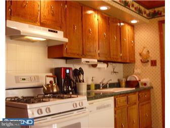 721 Dunmore Road Philadelphia, PA 19115 - Photo 7 of 12 Kitchen