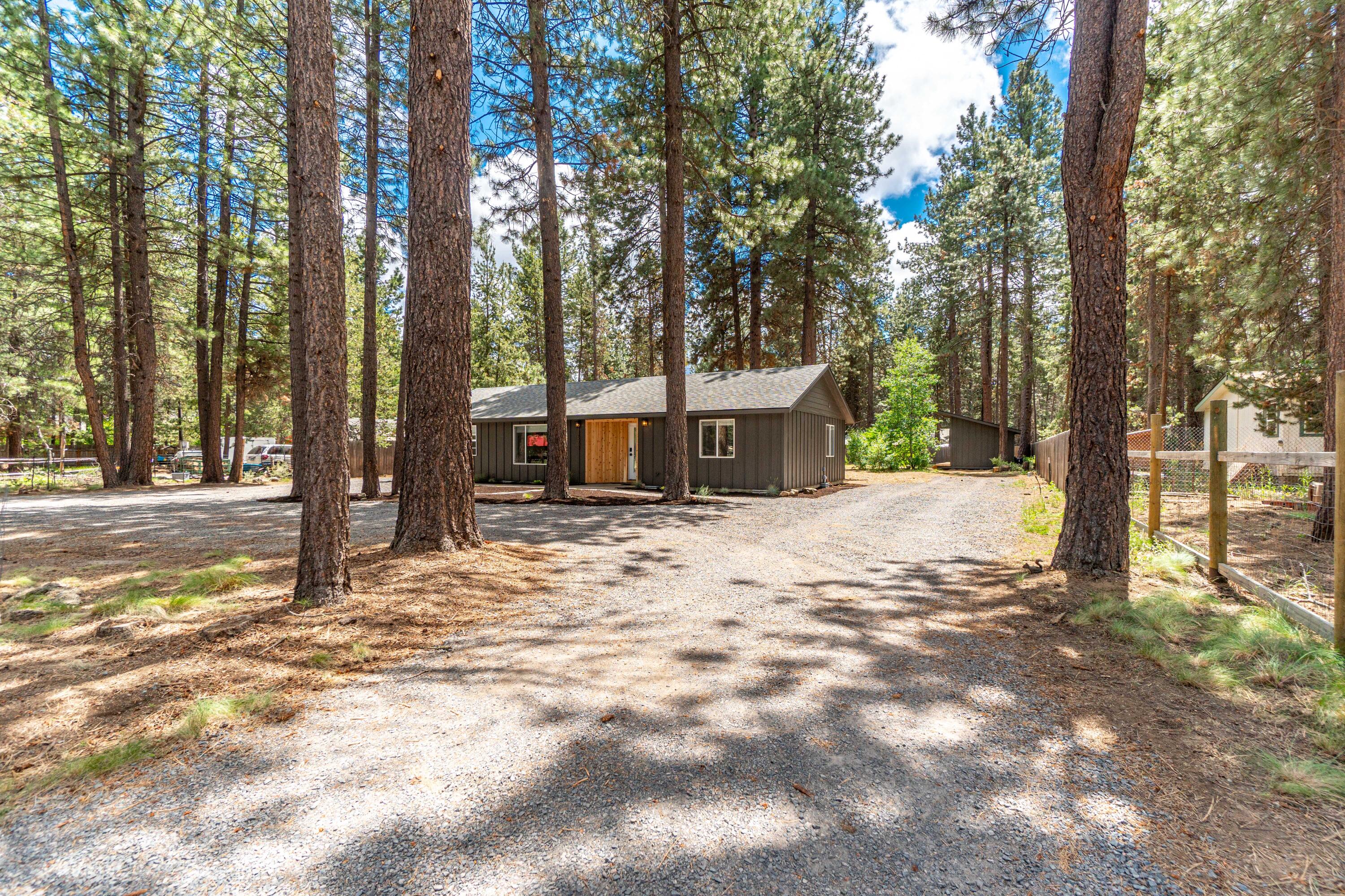 16981 Indio Road Bend, OR 97707 - Photo 2 of 39 RileyVisuals-10