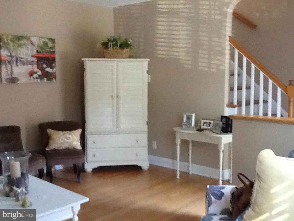 162 Dumbarton Road Baltimore, MD 21212 - Photo 7 of 30 Living Room