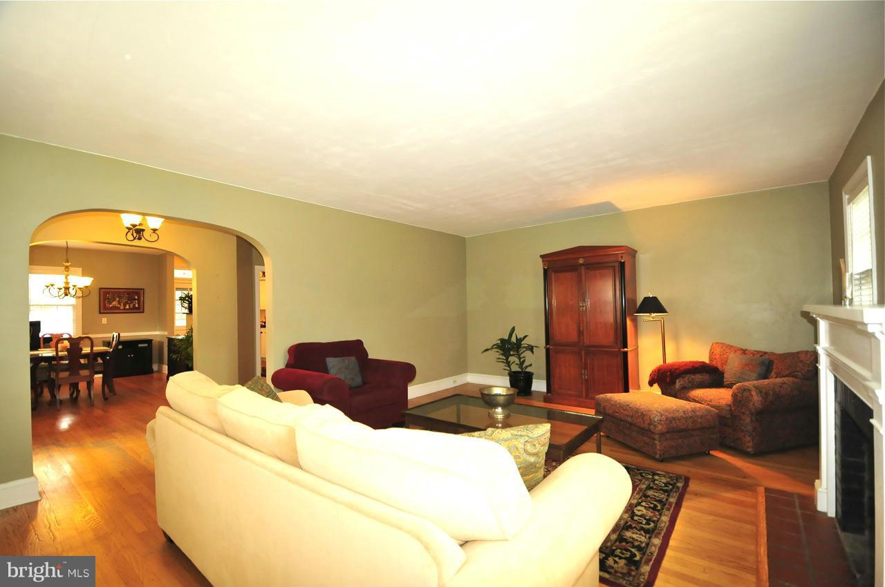 200 Dunkirk Road Baltimore, MD 21212 - Photo 5 of 23 Living Room