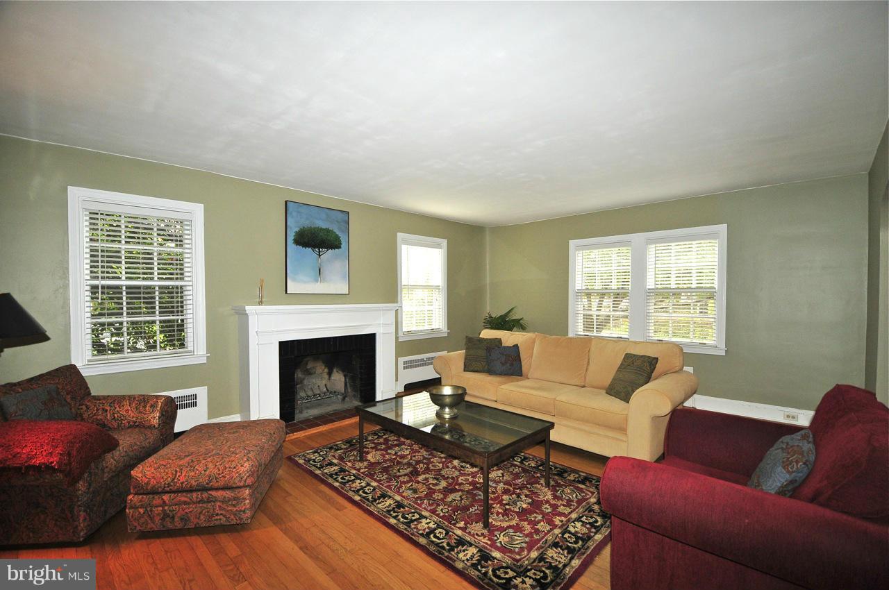 200 Dunkirk Road Baltimore, MD 21212 - Photo 6 of 23 Living Room