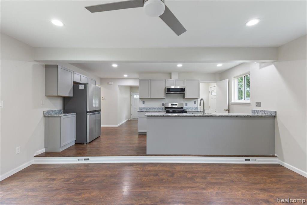 26095 Burg Road Warren, MI 48089 - Photo 11 of 28