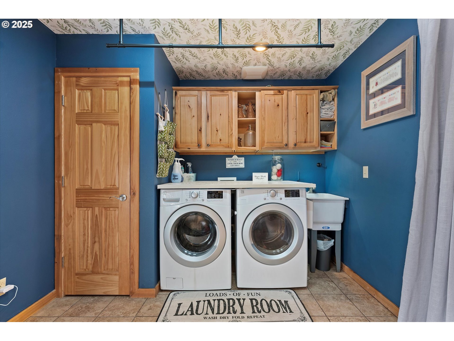 1008 Foster Street Cove, OR 97824 - Photo 15 of 33 a utility room with dryer and washer