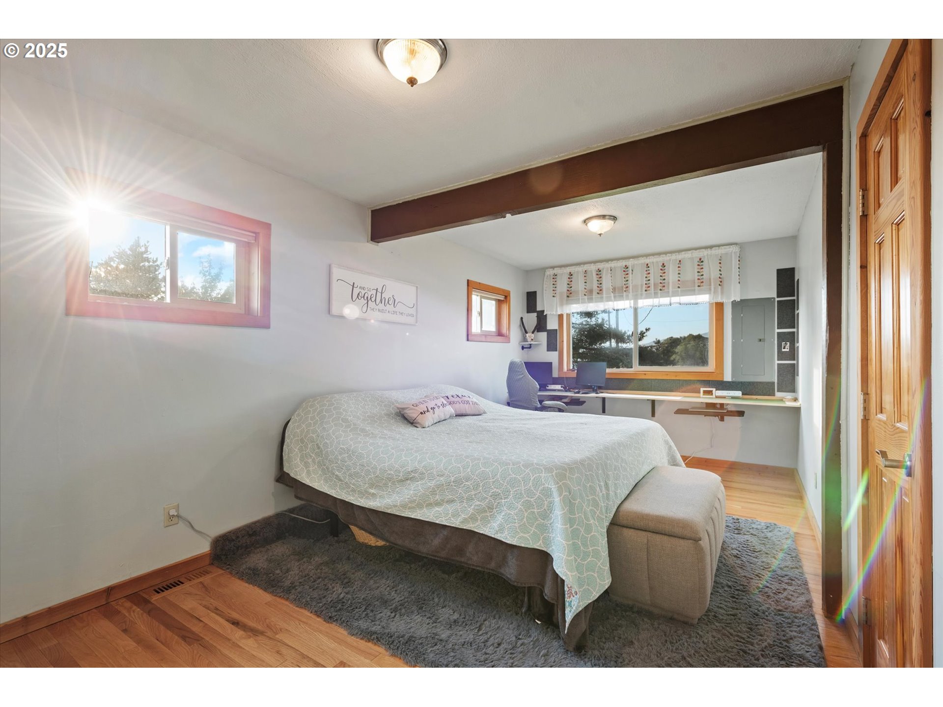 1008 Foster Street Cove, OR 97824 - Photo 7 of 33 a living room with furniture and a table
