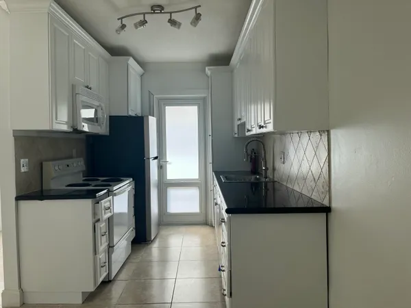 $1,900 | 1481 South Ocean Boulevard, Unit 232C, Lauderdale-by-the-Sea, FL 33062