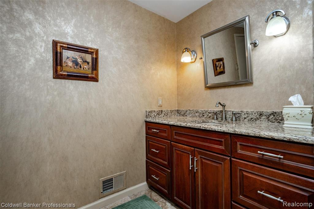 329 Lake Shore Road Grosse Pointe Farms, MI 48236 - Photo 25 of 41
