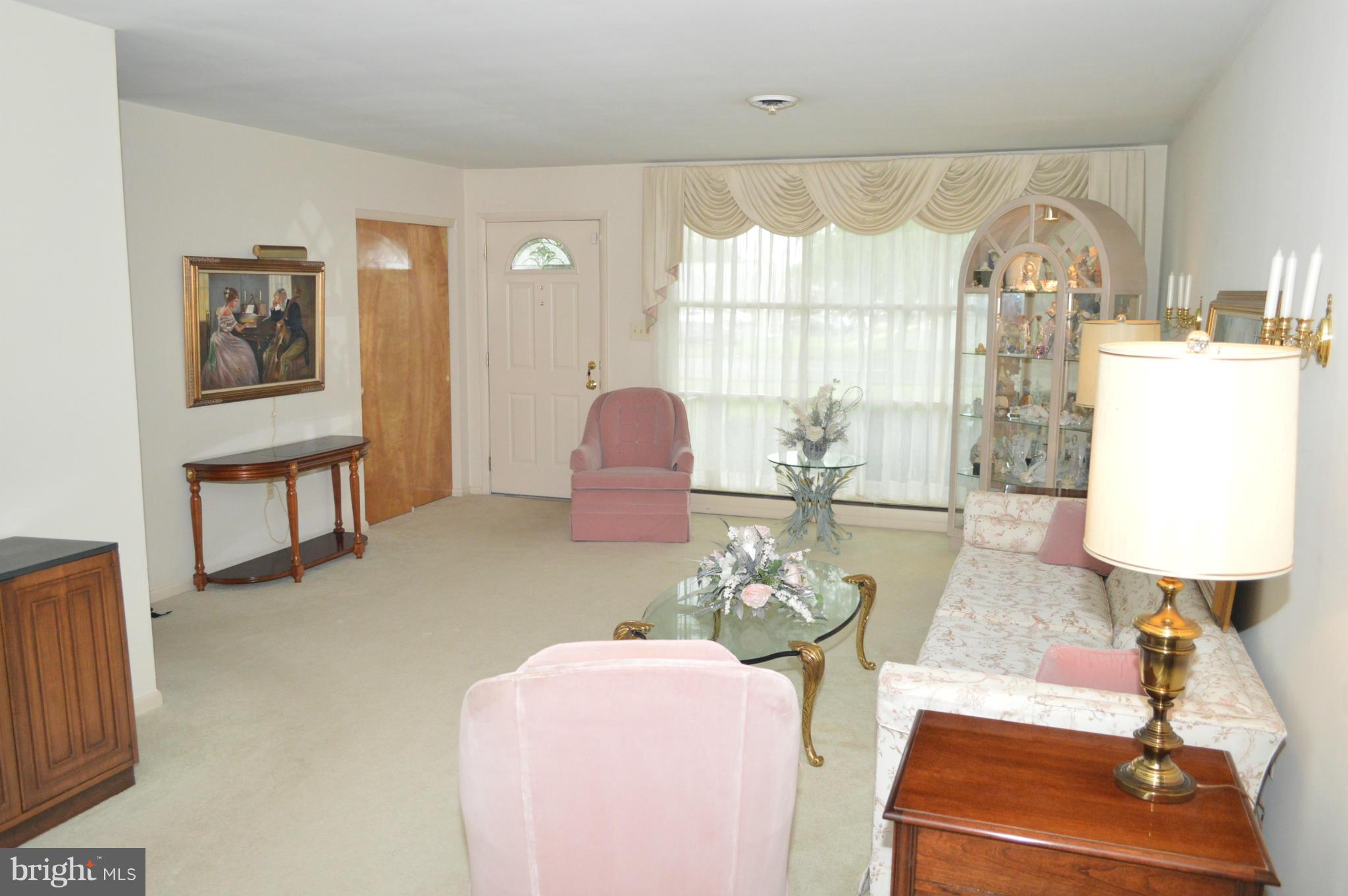 8806 Sudley Road Manassas, VA 20110 - Photo 3 of 28 Entryway