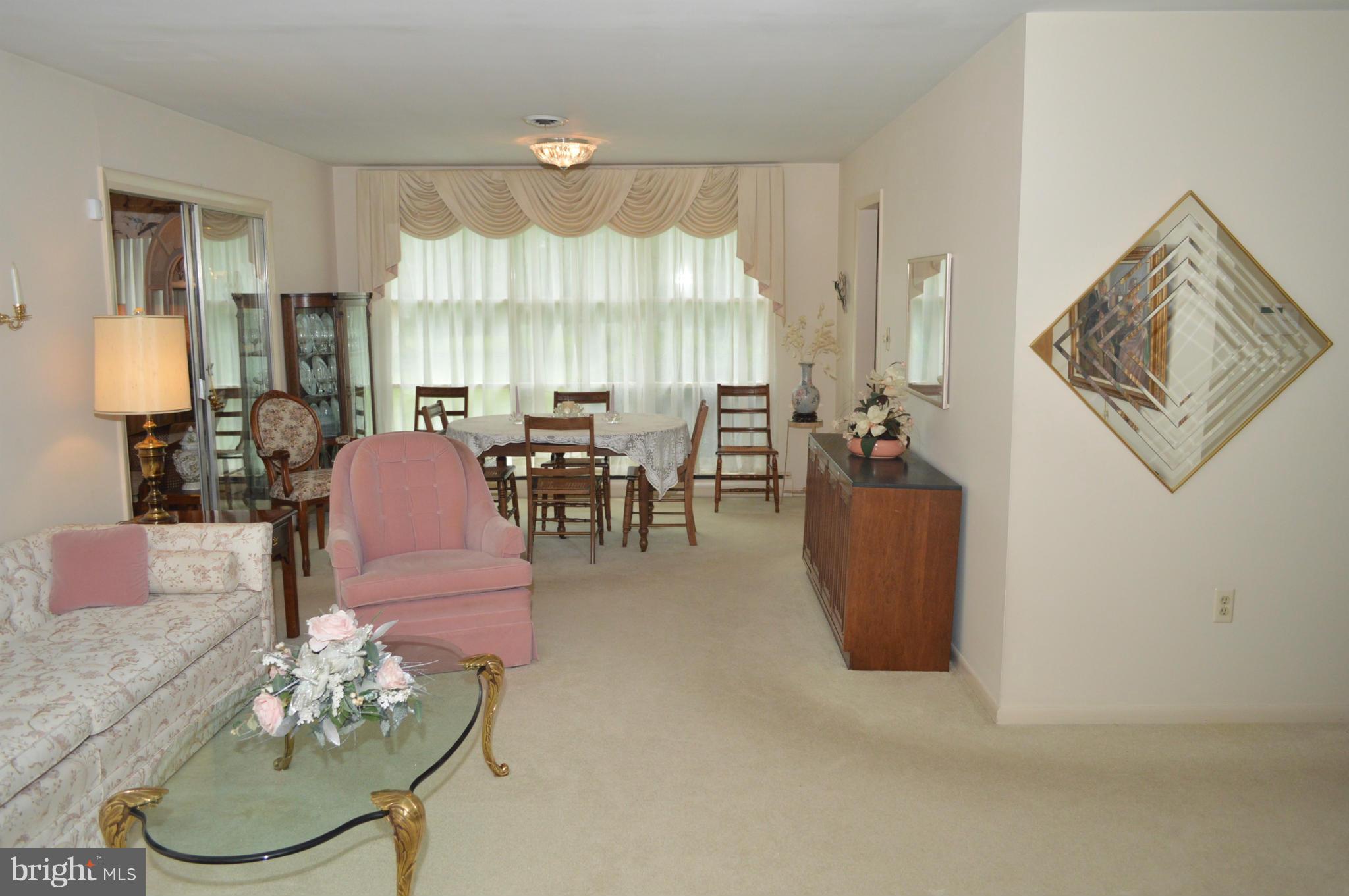 8806 Sudley Road Manassas, VA 20110 - Photo 4 of 28 Living Room