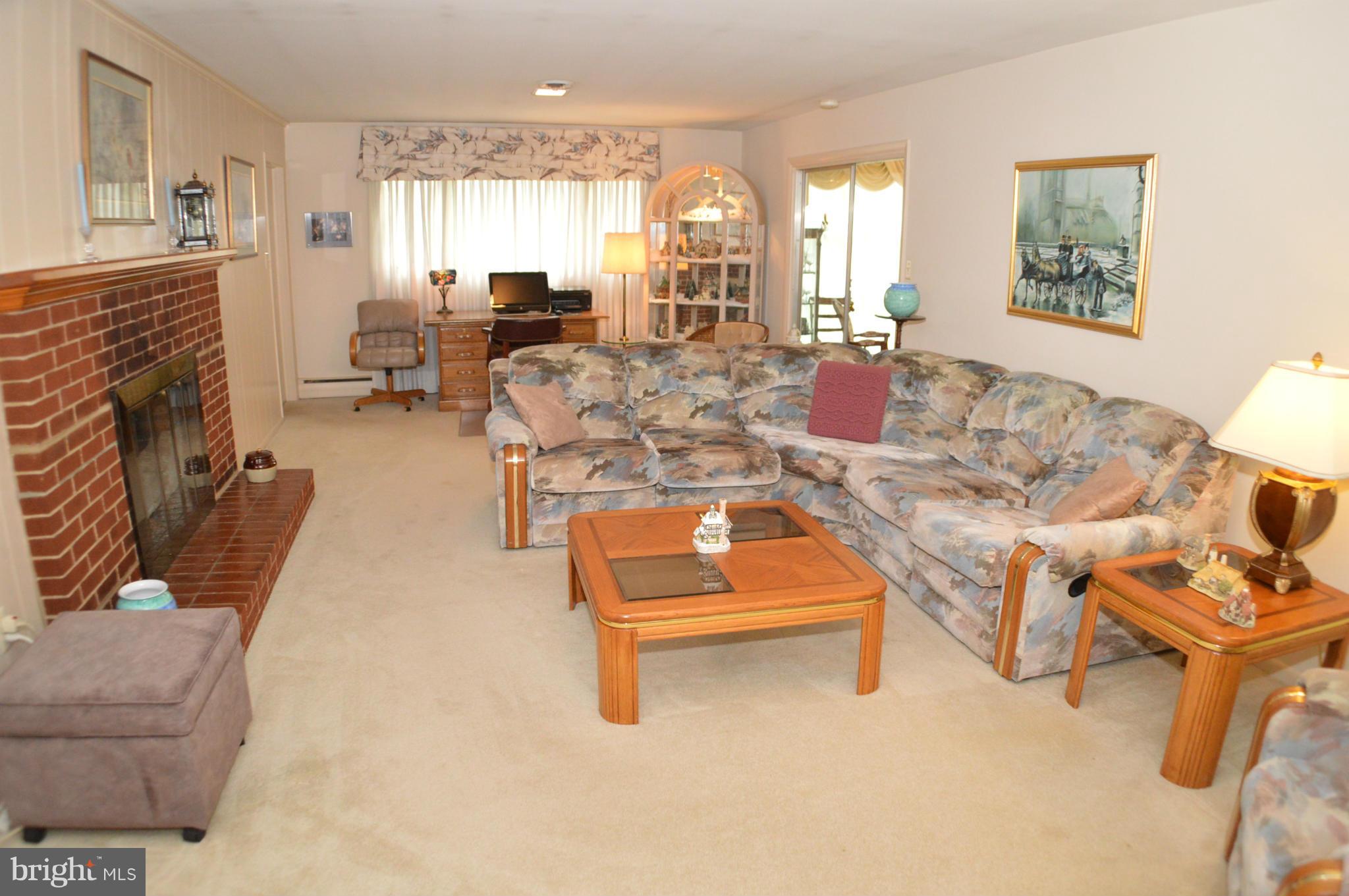 8806 Sudley Road Manassas, VA 20110 - Photo 7 of 28 Family Room