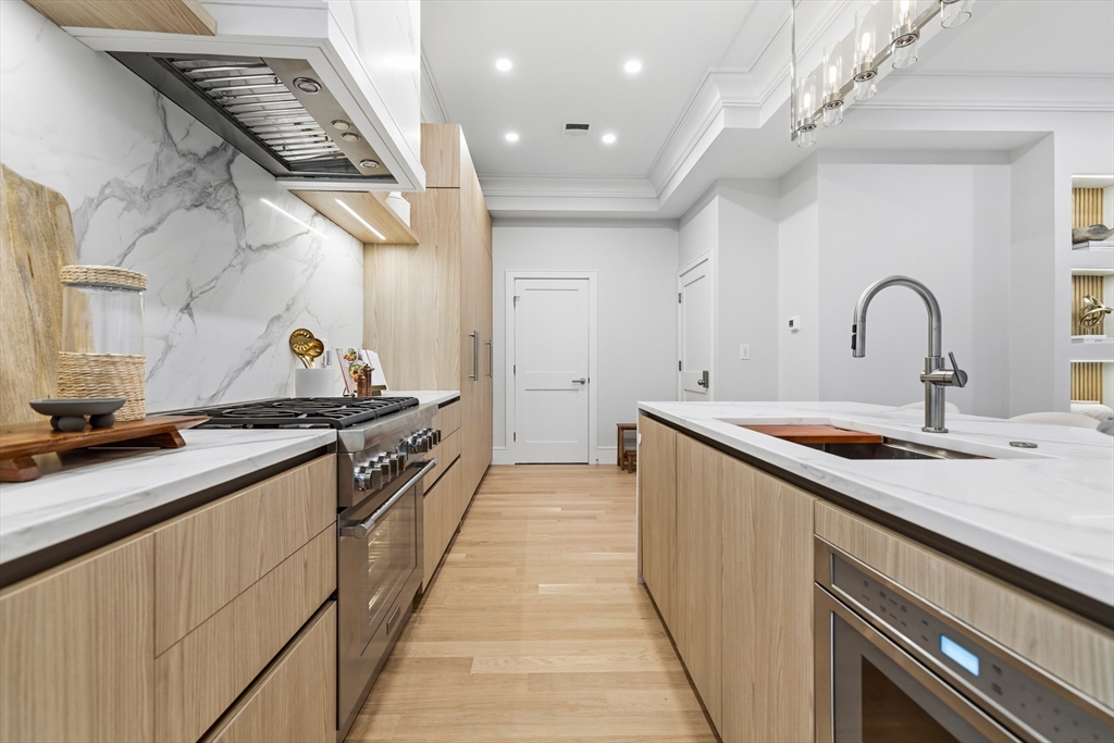 8 Lawrence Street Boston, MA 02129 - Photo 5 of 32