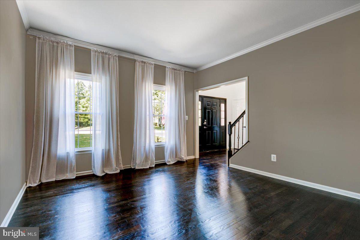 12581 Curling Road Manassas, VA 20112 - Photo 12 of 53 Living space off front door