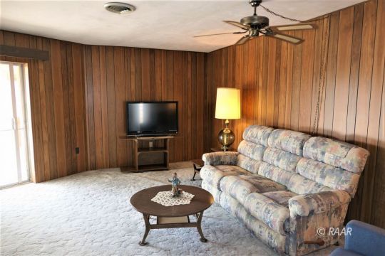 935 West Dolphin Avenue Ridgecrest, CA 93555 - Photo 3 of 32 Gallery Image 3