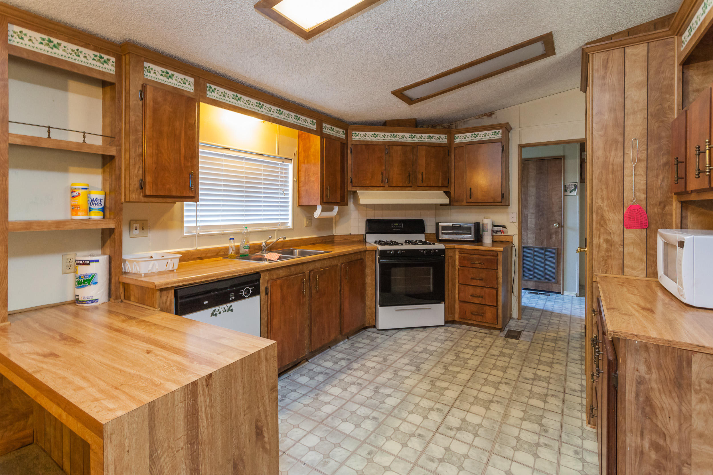17015 Prentice Road Cottonwood, CA 96022 - Photo 12 of 29 Kitchen