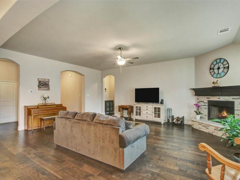 433 Garden Tree Trail Midlothian, TX 76065 - Photo 8 of 25 Spacious Living Room