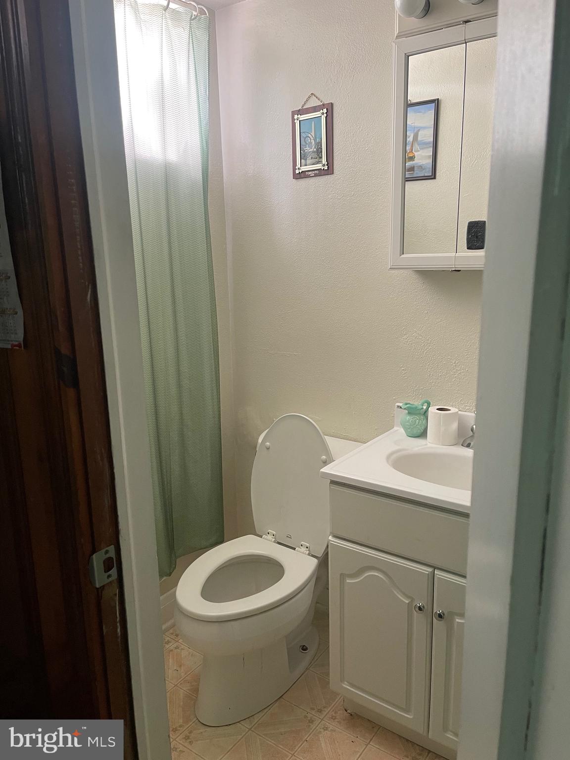 1627 Heathfield Road Baltimore, MD 21239 - Photo 7 of 12