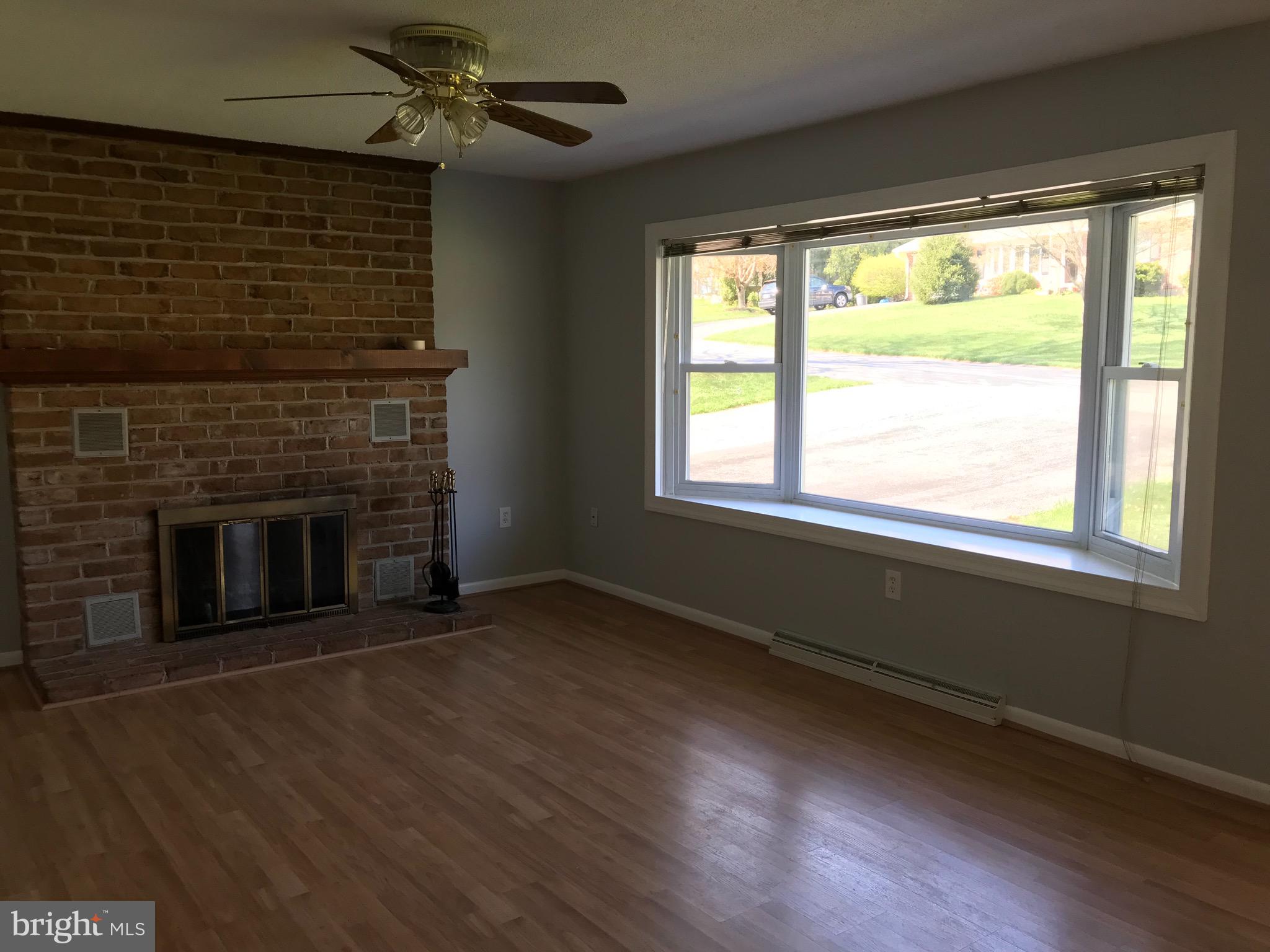 5 Washington Road New Freedom, PA 17349 - Photo 8 of 27 Great bay window brings Springtime indoors!