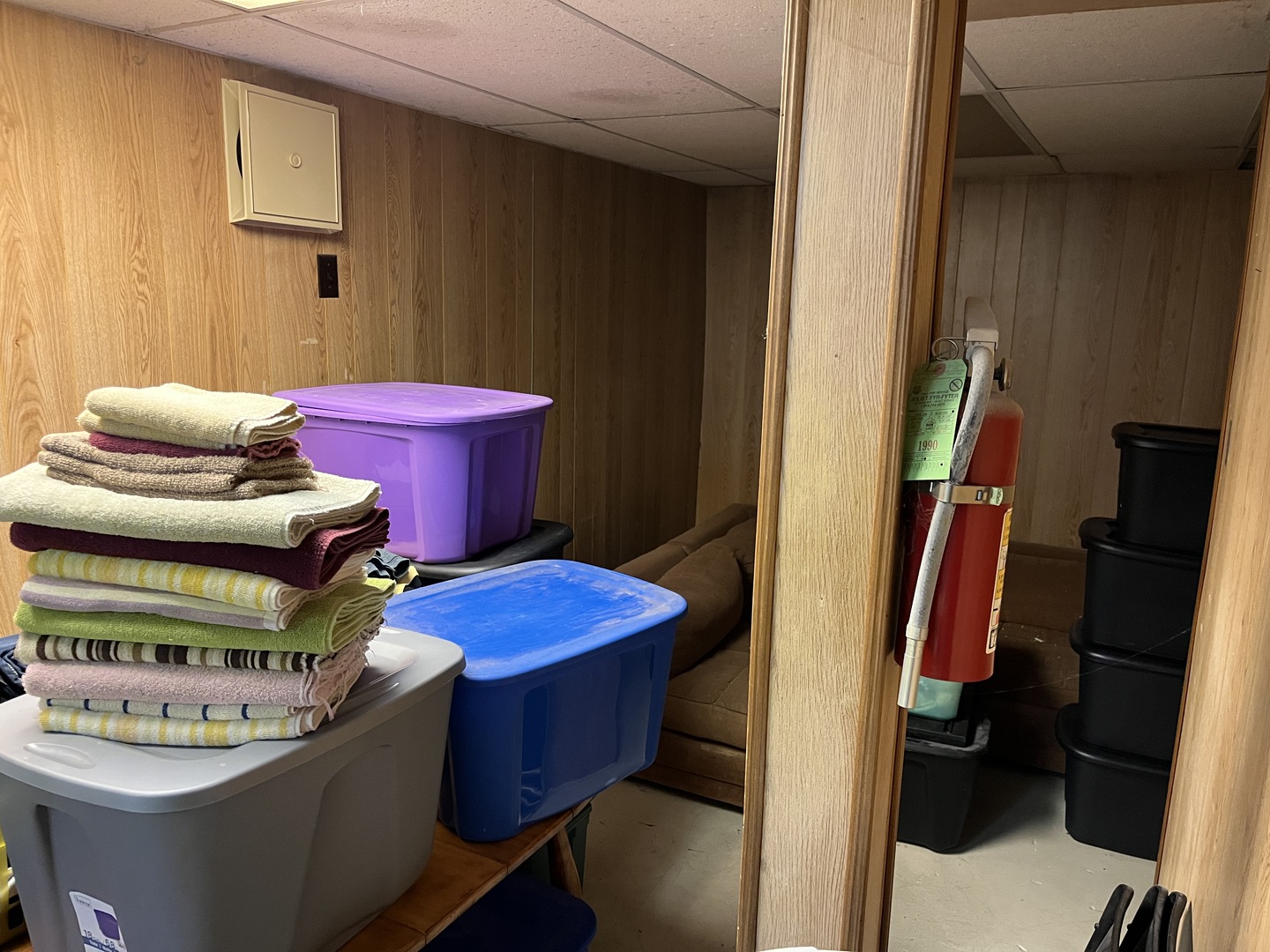 718 Plainfield Road Joliet, IL 60435 - Photo 25 of 28 a bathroom with a mirror and a sink