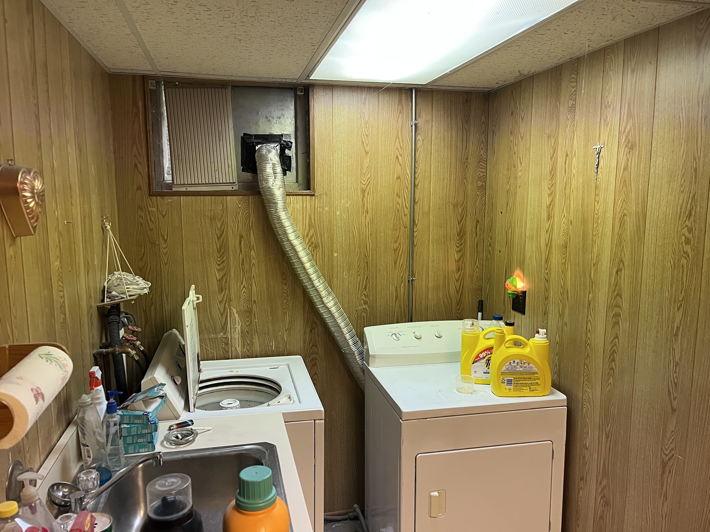 718 Plainfield Road Joliet, IL 60435 - Photo 27 of 28 a utility room with dryer and washer