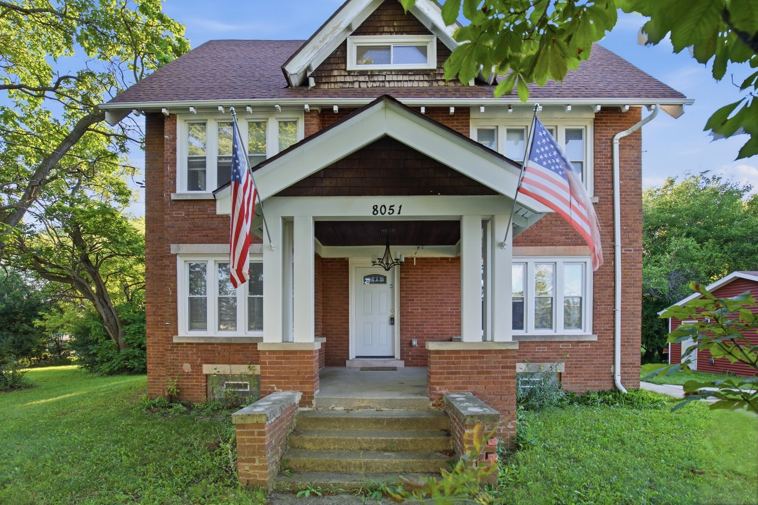 8051 North Granville Road Milwaukee, WI 53224 - Photo 4 of 105 1_8051northgranville_001