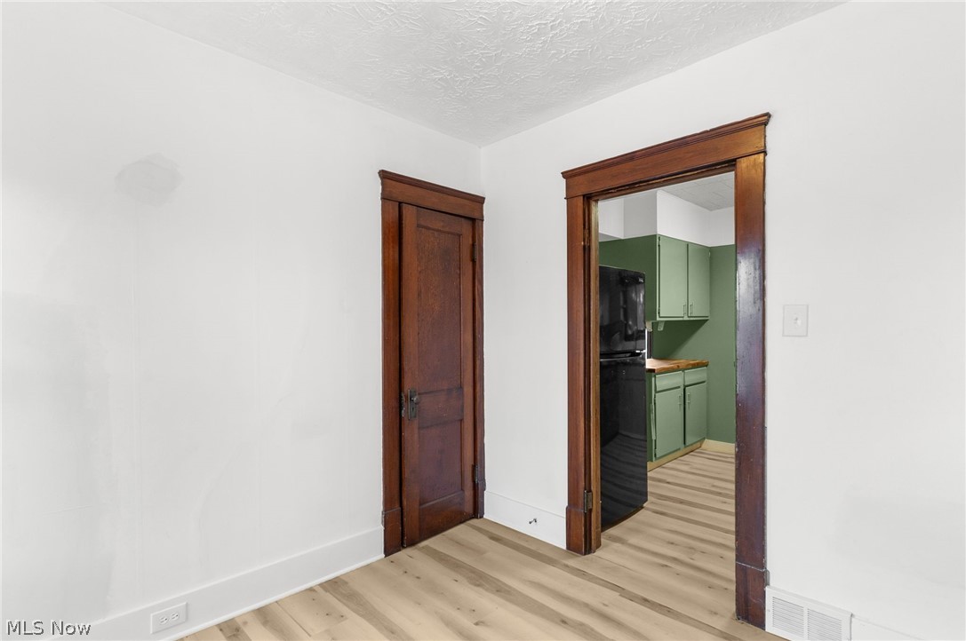 2232 Youngstown Road Southeast Warren, OH 44484 - Photo 4 of 20