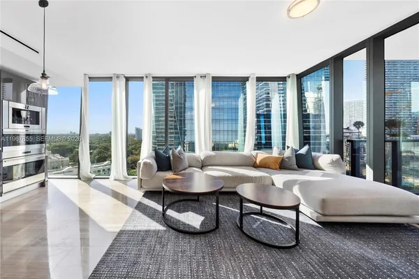 $5,400 | 1451 Brickell Avenue, Unit 1406, Miami, FL 33131