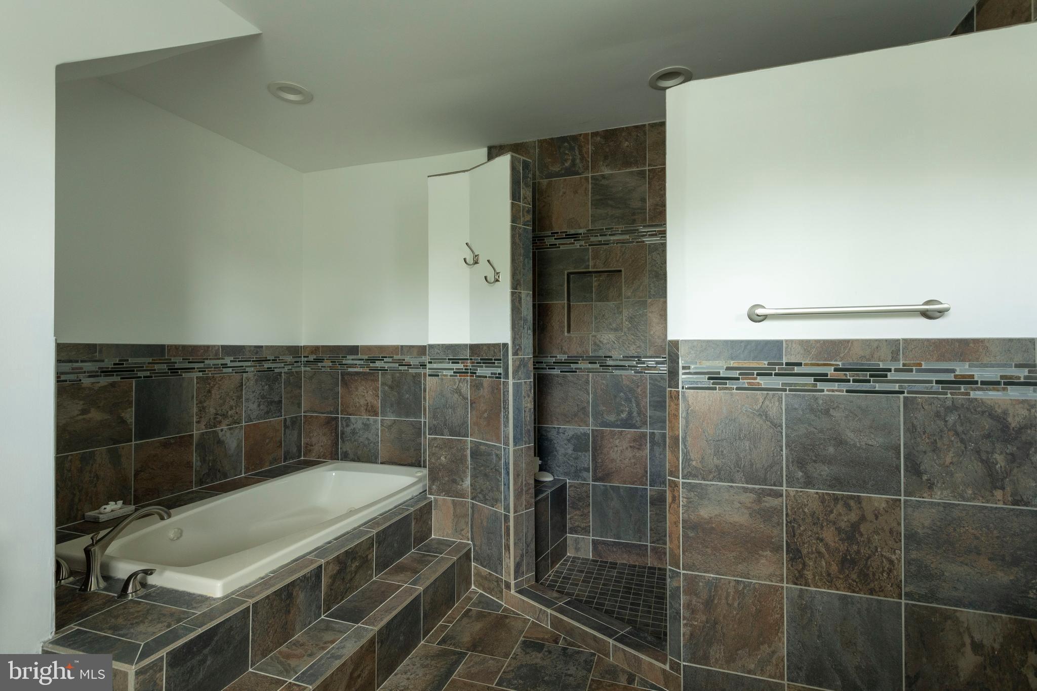 825 Cliff Road Bensalem, PA 19020 - Photo 27 of 37 Gallery Image 27