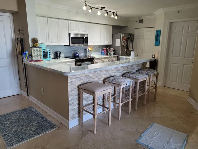 $9,000 | 3594 South Ocean Boulevard, Unit 906, Highland Beach, FL 33487