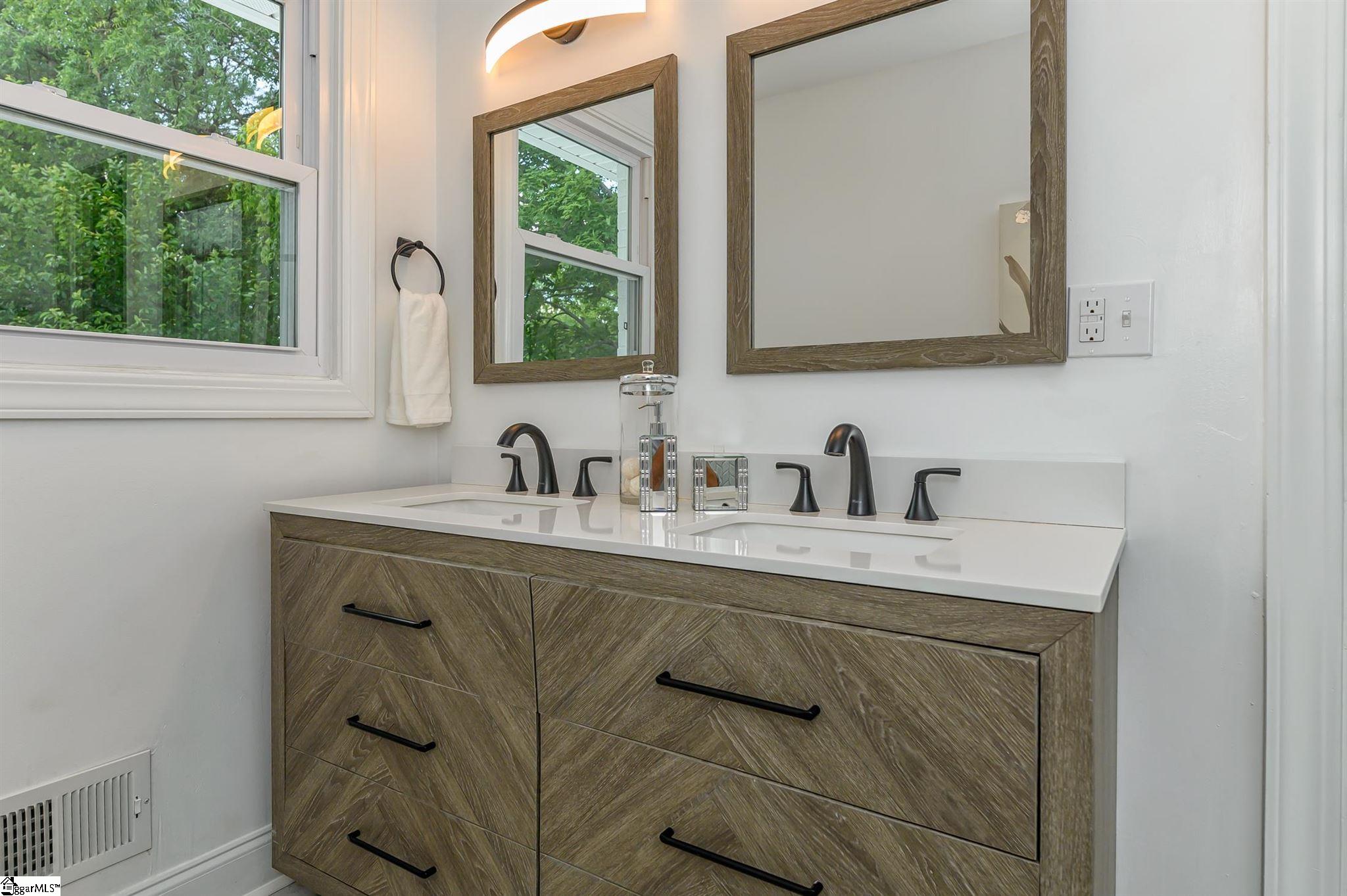 202 Edwards Road Greenville, SC 29607 - Photo 10 of 20 Gallery Image 10