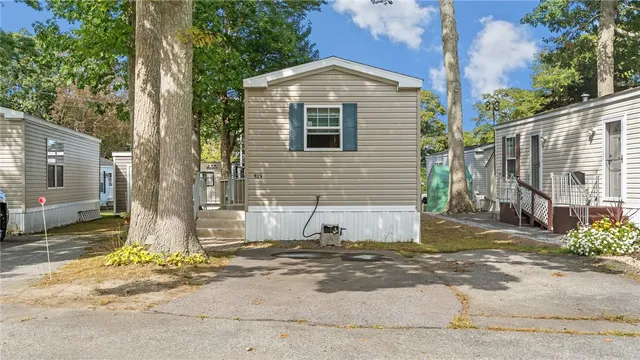$85,000 | 529 Forest Avenue, Middletown, RI 02842