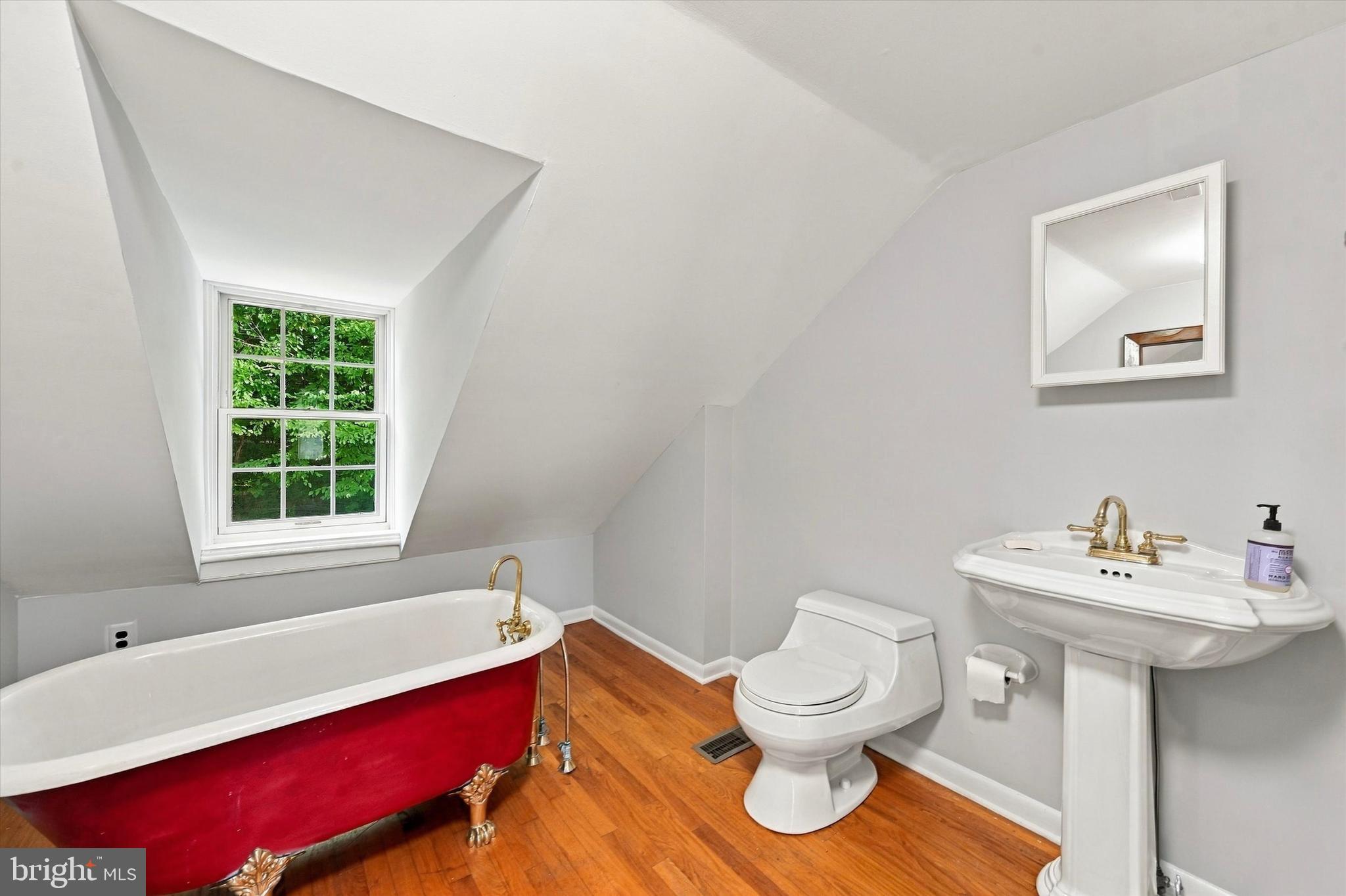 59 Ivy Road Wilmington, DE 19806 - Photo 20 of 45 Beautiful Tub perfect for relaxing