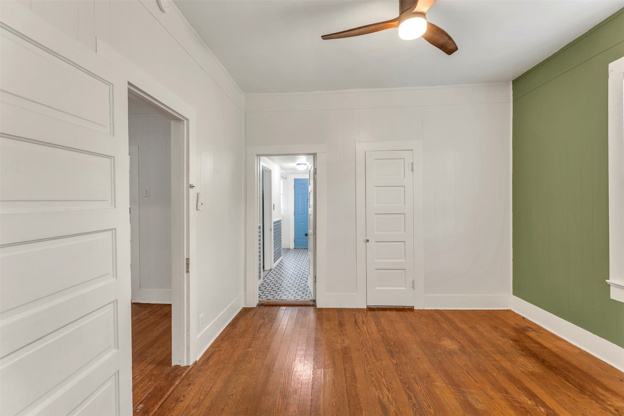 1002 Washburn Street Taylor, TX 76574 - Photo 20 of 29 This room features hardwood floors and a ceiling fan